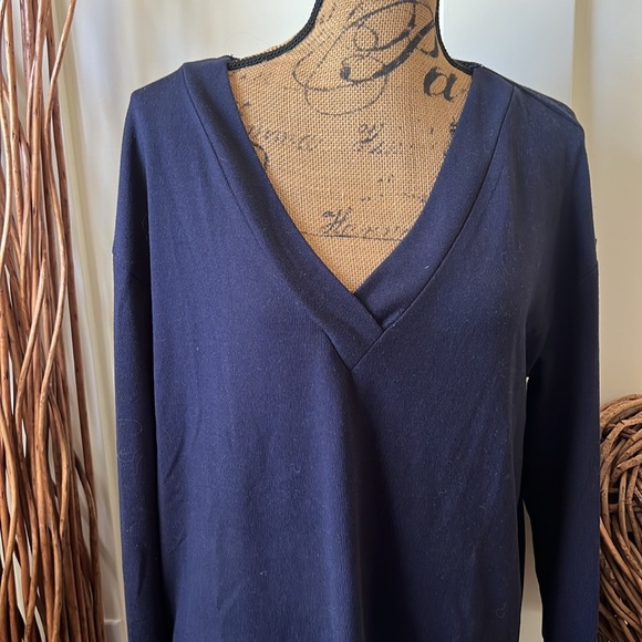 Navy V-Neck Long Sleeve Top - Picture 3 of 7
